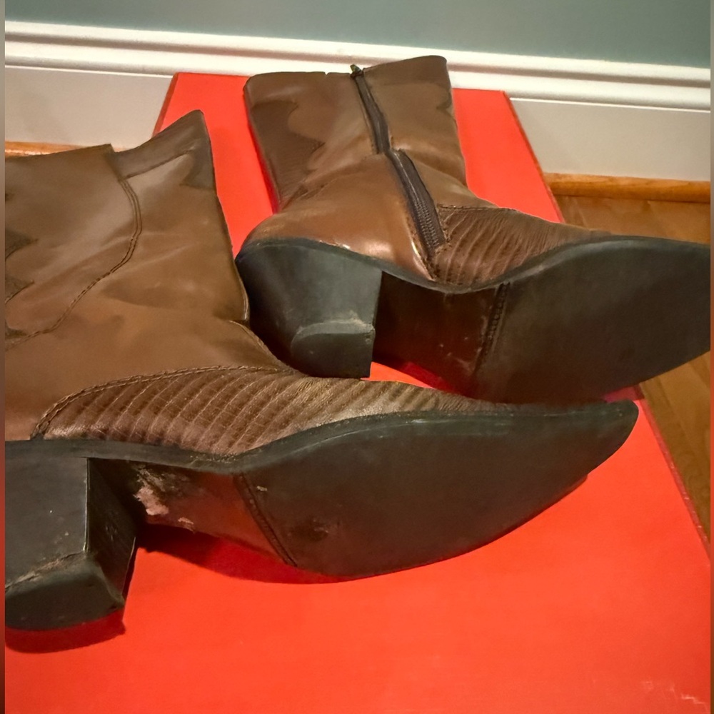 Luxurious Brown Leather Cowboy Boots - Picture 4 of 8